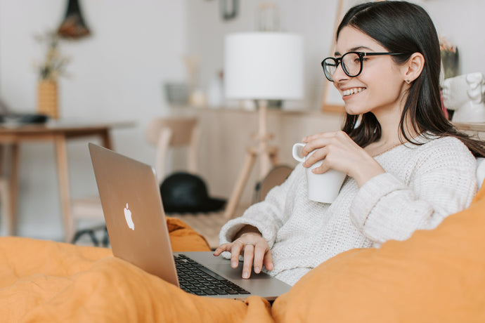 Tout Savoir sur les Lunettes Anti-Lumière Bleue : Quel Impact sur Notre Santé ?